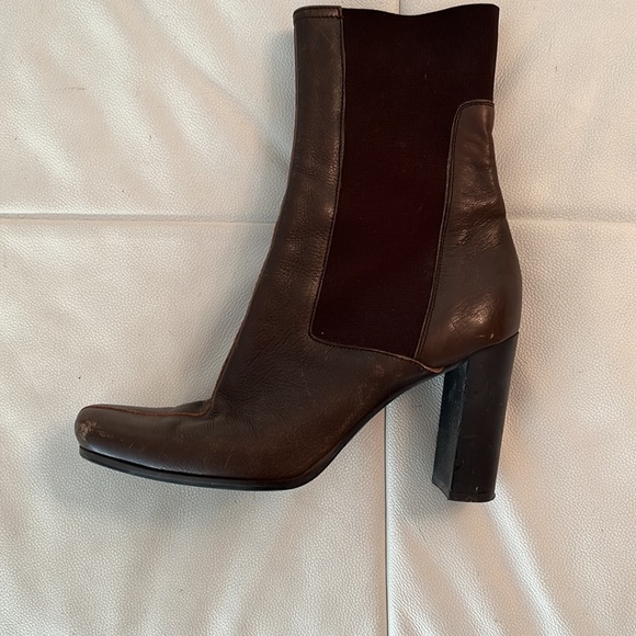 MIU MIU DISTRESSED BROWN LEATHER & PULL ON ELASTIC HEELED CHELSEA BOOTS - Picture 6 of 12